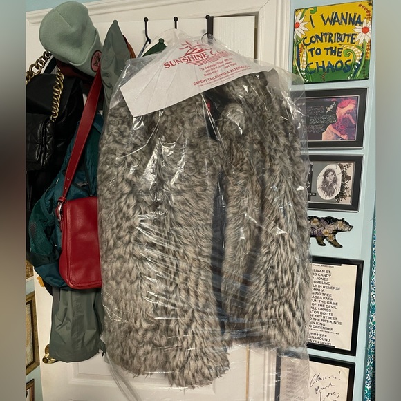 BETSY JOHNSON FUR COAT 🎈 HOST PICK - Picture 2 of 4